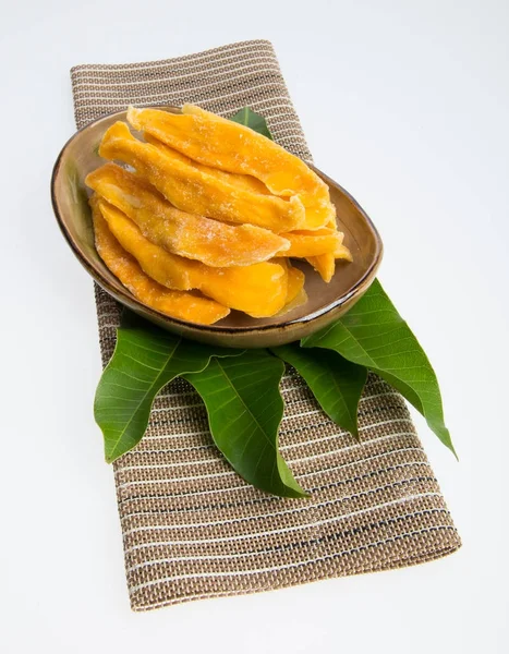 Bir arka plan üzerinde kurutulmuş Mango veya kurutulmuş Mango dilimleri. — Stok fotoğraf