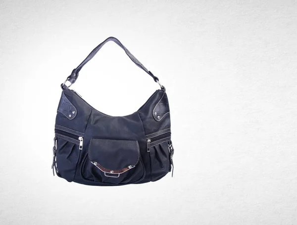 Saco ou saco feminino de cor preta em um fundo . — Fotografia de Stock