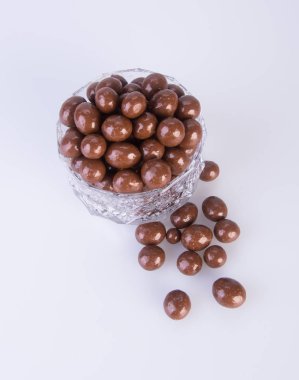 çikolata topları. bir arka plan üzerinde kase çikolata topları