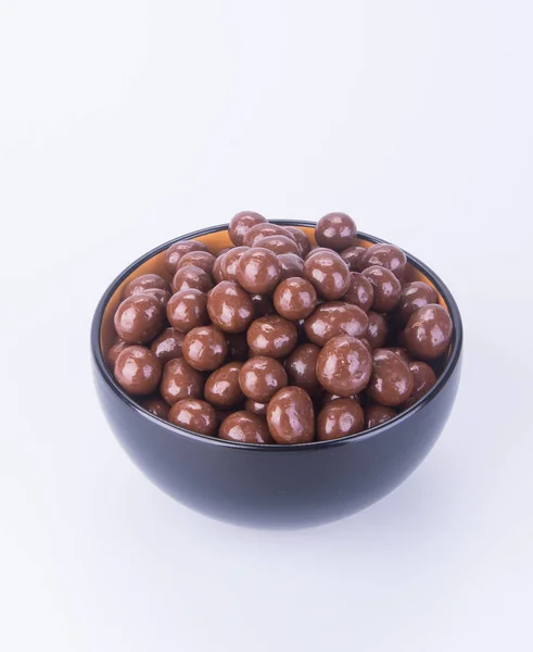 Bolas de chocolate. bolas de chocolate en un tazón sobre un fondo — Foto de Stock