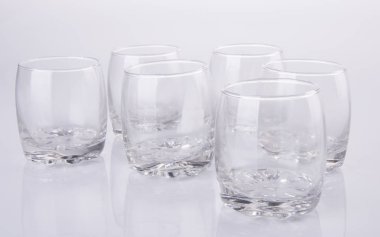 Cam bardak veya arka plan üzerinde boş bardak kupa.