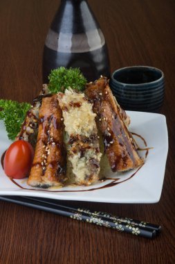 Japon mutfağı. Unagi veya arka planda yılan balığı