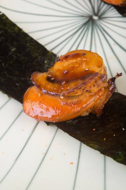 Japon mutfağı. arka planda kabuk balık ızgara