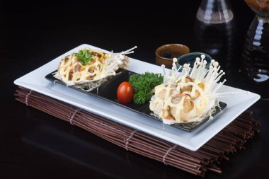 Japon mutfağı. arka planda kabuk balık ızgara