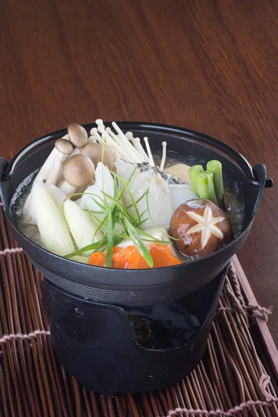 Japanische Küche. Hotpot auf dem Hintergrund — Stockfoto