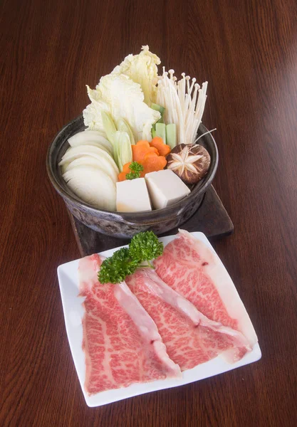 Cocina japonesa. olla caliente en el fondo — Foto de Stock