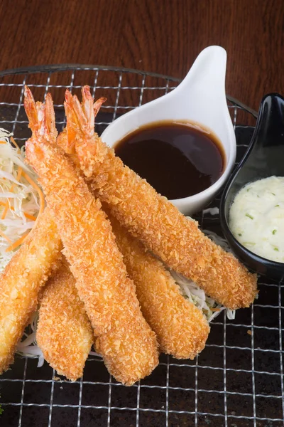 Japanse keuken. tempura garnaal op de achtergrond — Stockfoto