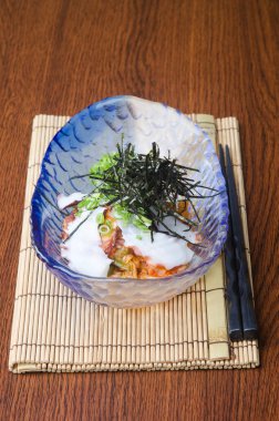 Japon mutfağı. Sashimi arka planda