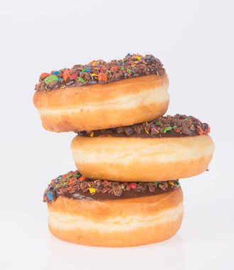 çörek. Çikolatalı donuts zemin üzerine