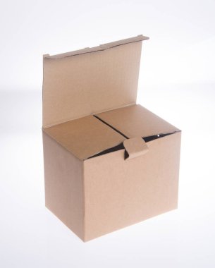 kutu. arka planda karton kutu.