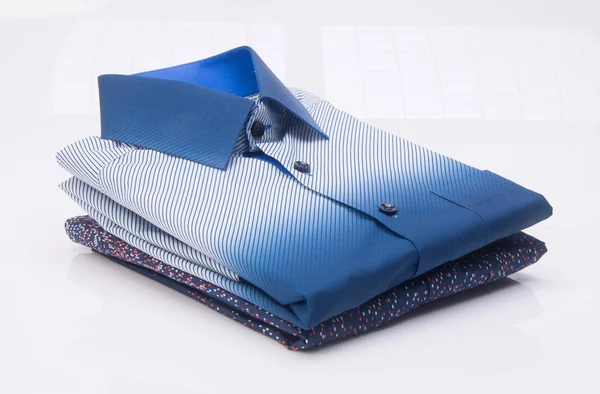 gömlek. arka plan üzerinde katlanmış erkek gömlek