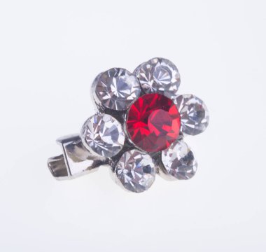 broş. arka planda broş.