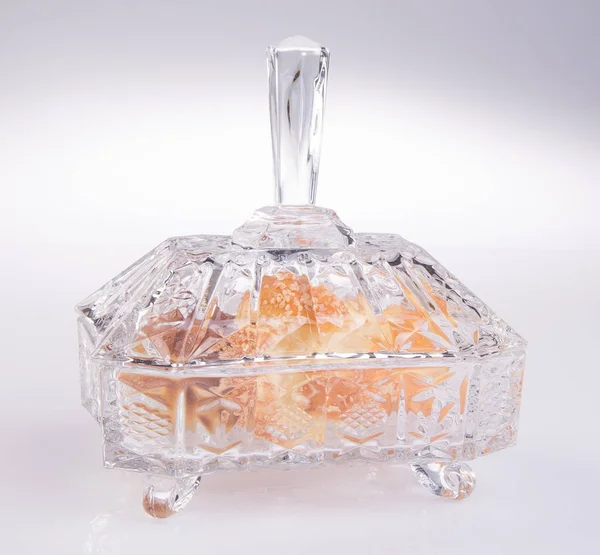 Tigela de vidro com comida em um fundo — Fotografia de Stock