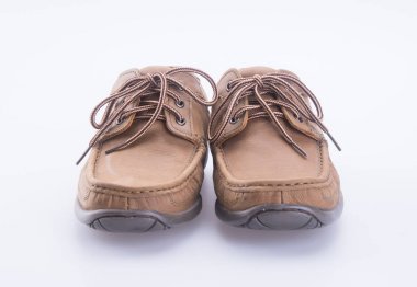 Ayakkabı veya bir arka plan üzerinde erkek kahverengi deri ayakkabı