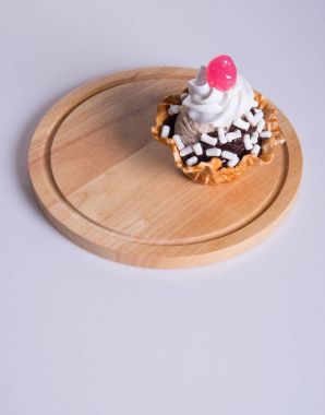 dondurma kaşık veya arka plan üzerinde karışık dondurma.