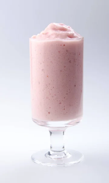 Strawberry Yoghurt Geïsoleerd Wit — Stockfoto