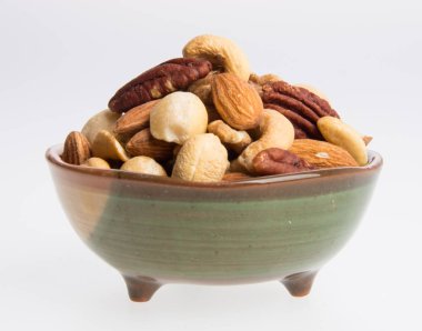 fındık veya bir arka plan üzerinde mix fıstık