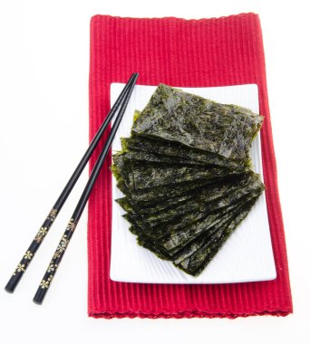 Deniz yosunu. arka planda kuru deniz yosunu