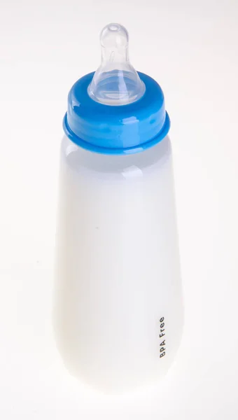 Bottiglia Bambino Con Latte Sullo Sfondo — Foto Stock
