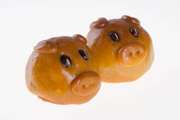 Лунный пирог, китайские слова на торте "ингредиент", а не логотип или торговая марка
.