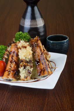 Japon mutfağı. Unagi veya arka plan üzerinde yılan balığı