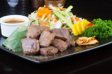 Japon mutfağı. sığır eti küp üzerinde arka plan