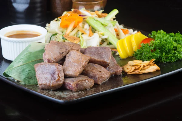 Japon mutfağı. sığır eti küp üzerinde arka plan