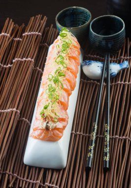 Japon mutfağı. sashimi arka planda