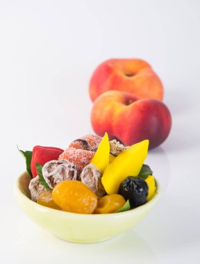Konserve sebzeleri & kurutulmuş meyve. bir arka plan üzerinde gıda snack