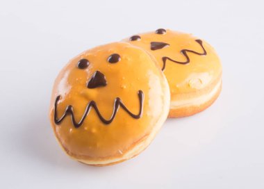 çörek. Halloween donut arka planda