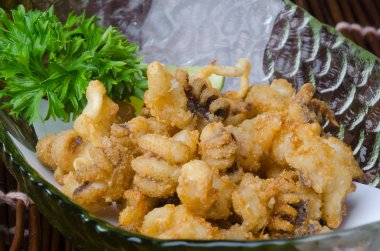 Japon mutfağı. zemin üzerine kızarmış kalamar