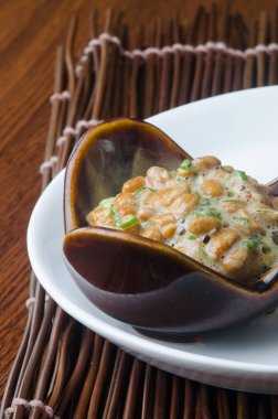 bir arka plan üzerine Japon natto