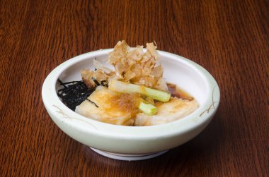 Japon mutfağı. zemin üzerine Kızarmış tofu