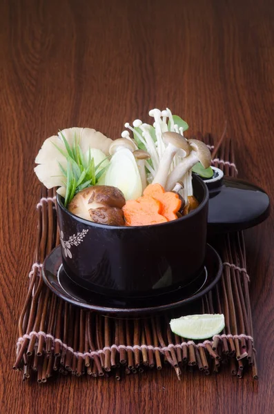 Dania kuchni japońskiej. zupa na tle — Zdjęcie stockowe