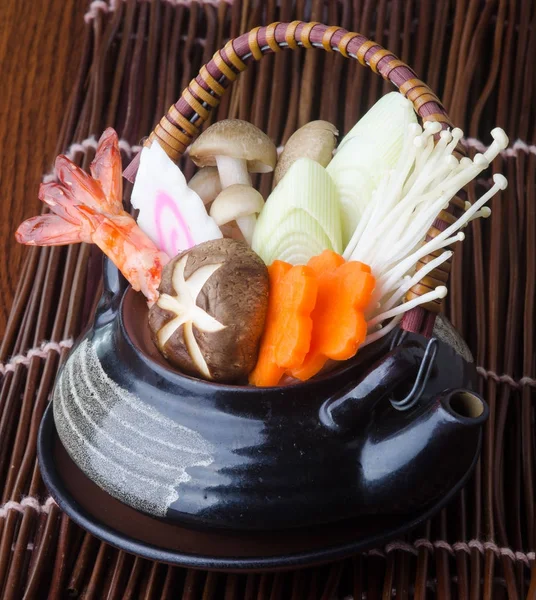 Cuisine japonaise. soupe sur le fond — Photo