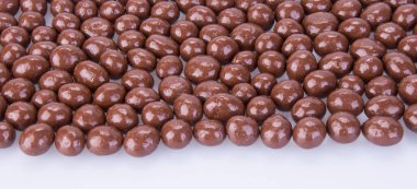 çikolata topları. bir arka plan üzerinde çikolata topları