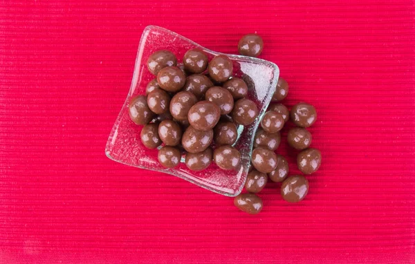 Chocolade ballen. chocolade ballen in kom op een achtergrond — Stockfoto