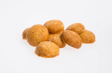 Fıstık kurabiye ya da yuvarlak fıstık çerezleri bir arka plan üzerinde