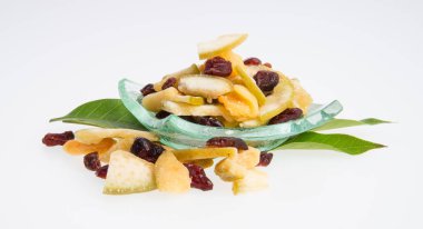 Kurutulmuş meyve veya arka plan üzerinde çeşitli Konserve sebzeleri