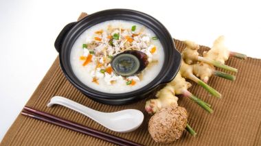 yüzyıl lapası, yumurta & domuz lapası (pirinç çorbası) claypot görev yaptı.