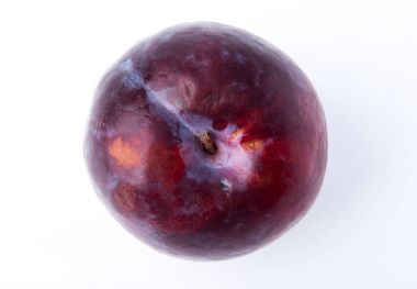 Erik. arka planda olgun Erik meyve