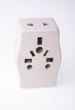 arka plan üzerinde güç adaptörü.