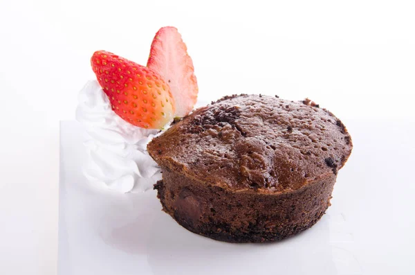 Čokoládový fondán lávové dort s jahodami — Stock fotografie
