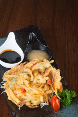 Japon mutfağı. tempura. derin kızarmış karışık sebze üzerinde backg