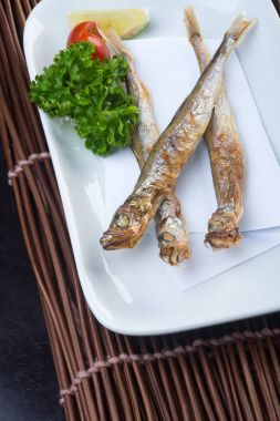 Japon mutfağı. arka planda kızarmış balık