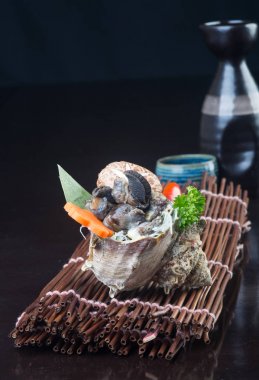 Japon mutfağı. arka planda kabuk balık ızgara