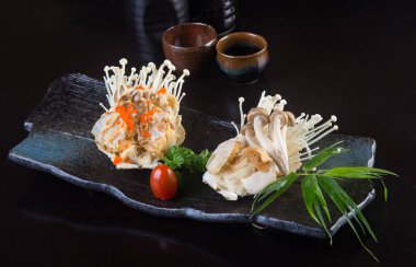 Japon mutfağı. arka planda kabuk balık ızgara