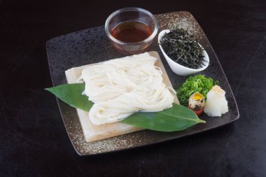 Japon mutfağı. Udon arka planda