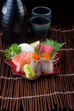 Japon mutfağı. sashimi arka planda