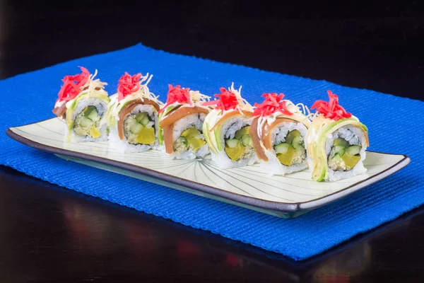 Cucina giapponese. sushi sullo sfondo — Foto Stock